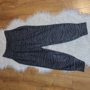 OLD NAVY ACTIVE LEO PRINT JOGGERS